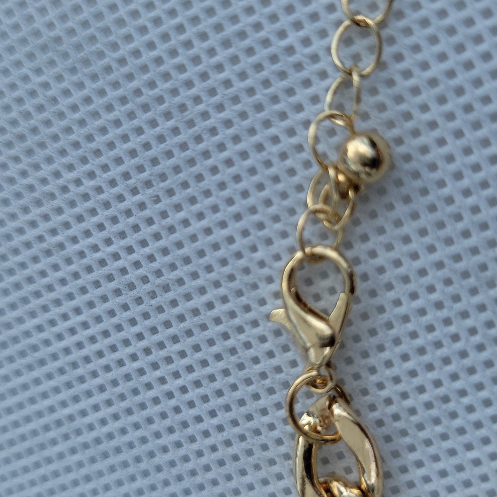 Bee Medallion Pendant Necklace Silvertone Crystal Accents 16" + 2" Adj · New - Picture 9 of 12